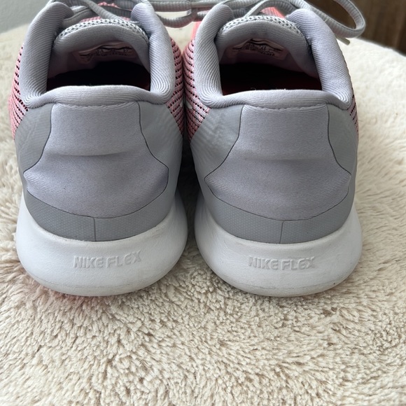 Nike Women's Shoe Orange Gray Peach Flex Running 🏃♀️ size 10 - Picture 3 of 6